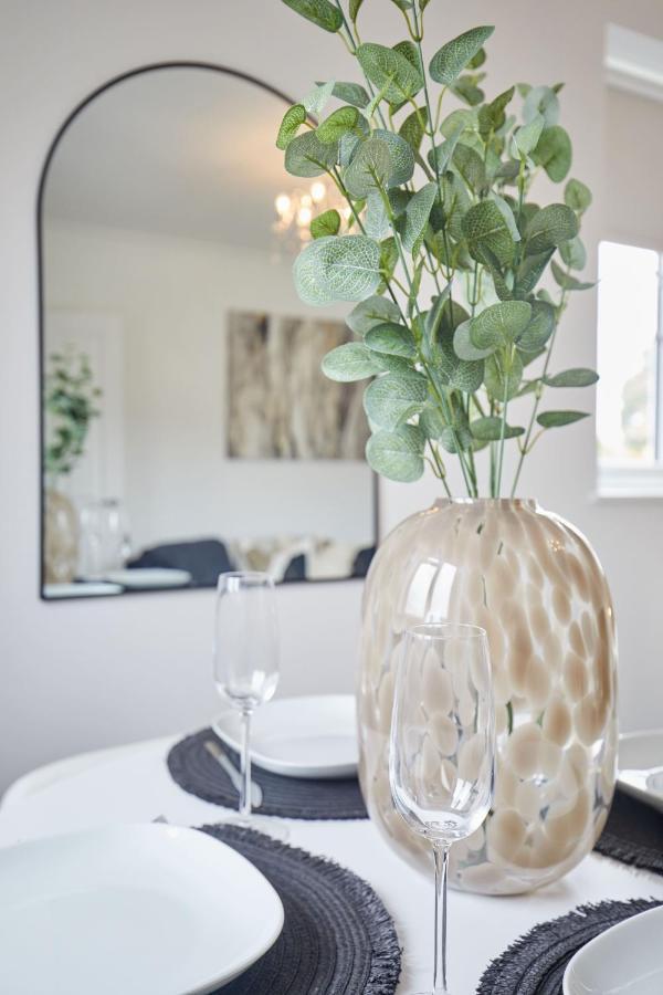 Stylish 2 Bed Apartment With Beautiful Garden NWI Exterior foto