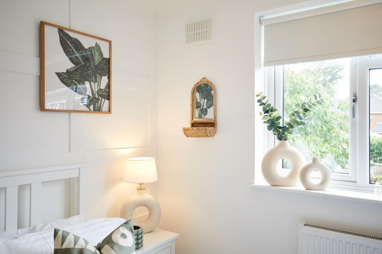 Stylish 2 Bed Apartment With Beautiful Garden NWI Exterior foto
