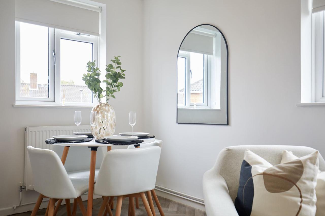 Stylish 2 Bed Apartment With Beautiful Garden NWI Exterior foto